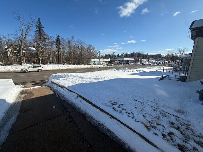 Photo - Duluth MN 6-Bedroom - 2-Bath - 2-Car Garage
