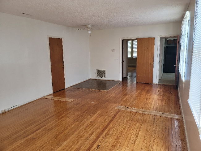 Photo - 448 W Railroad Ave