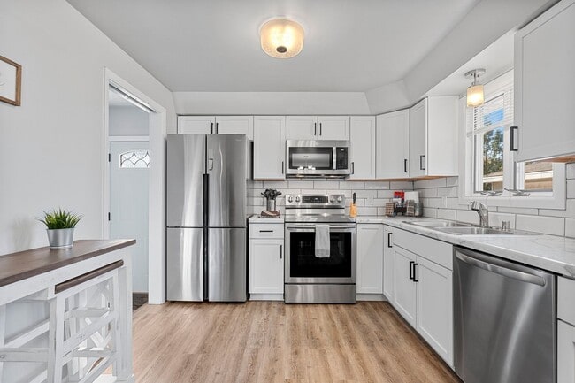 Photo - 3 BR 1.5 BA ranch house w/ large garage