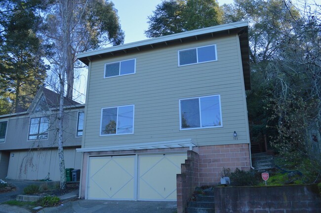 Large home in the Berkeley Hills newly rem... - Large home in the Berkeley Hills newly rem...