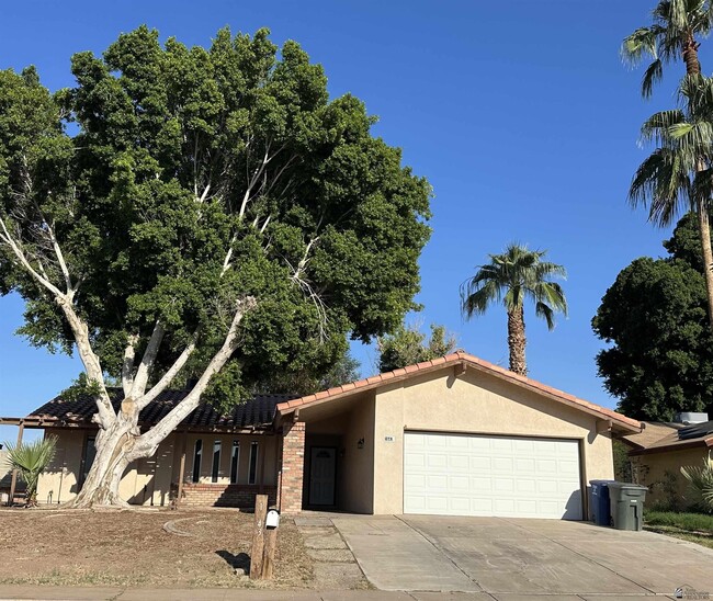 Building Photo - 1643 S Naples Ave