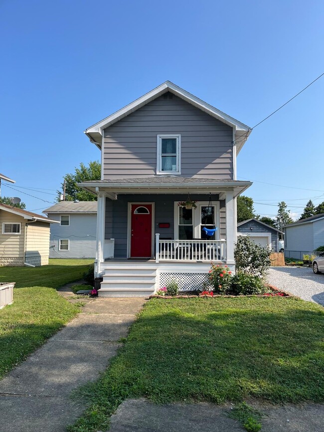 Photo - 429 Ross Ave NW