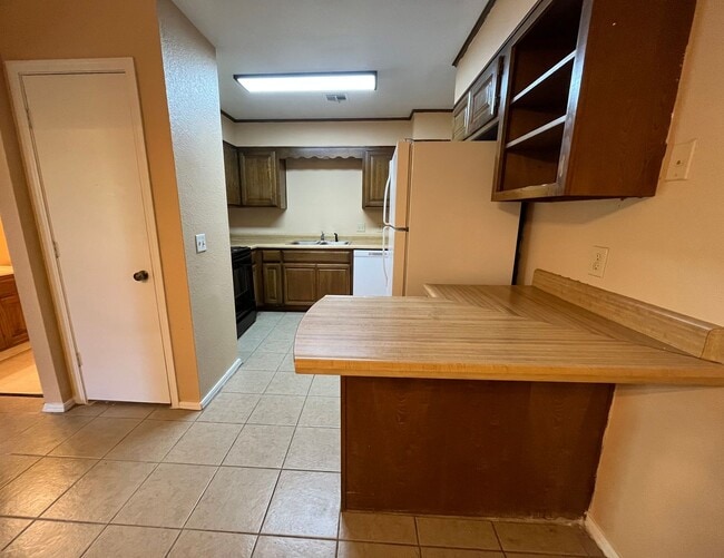 Photo - Broken Arrow duplex: 3 bedroom Duplex!