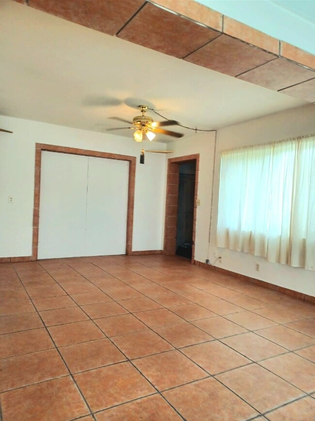 Photo - 4216 SW 51st St Unidad Spacious Loft home