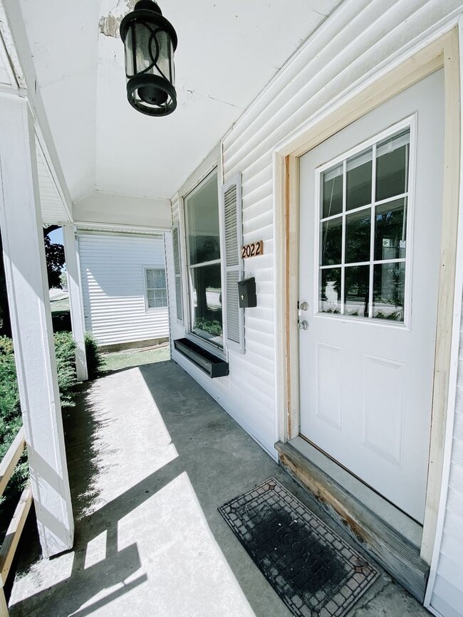 2 bedroom and 1 bathroom duplex