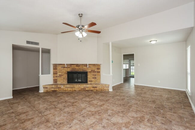 Photo - 616 Prairie Ln House