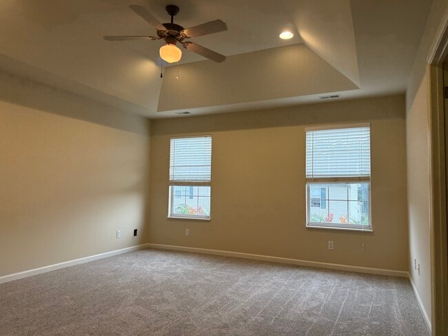 Master with vaulted ceiling - 10724 Prince Albert Way