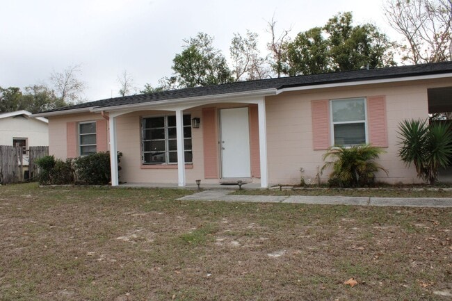 Building Photo - A charming 2-bedroom, 2-bathroom home located in the vibrant community of Spring Hill