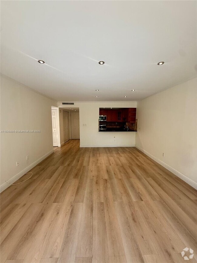 Building Photo - 9301 SW 92nd Ave Unit A303 Rental