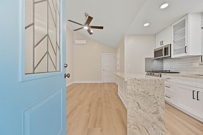 Photo - 10930 White Thorn St