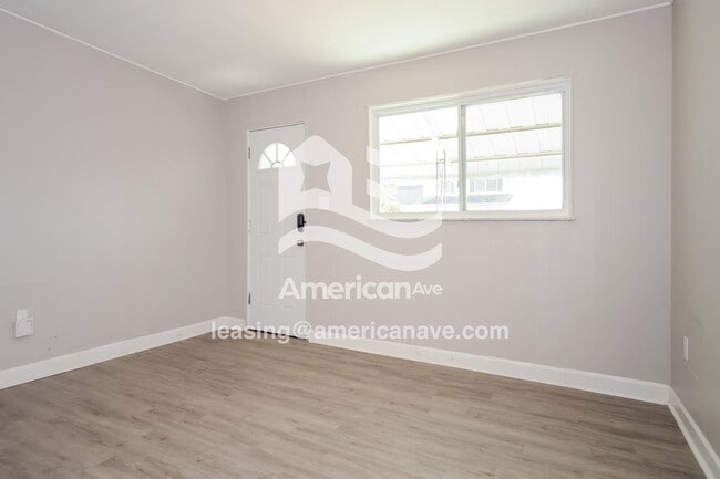 Photo - 1260 Summerlea Ave