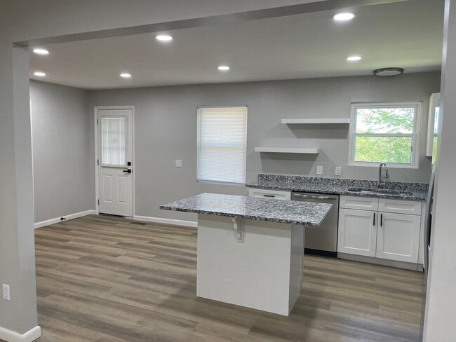 Photo - 119 Washington Cir