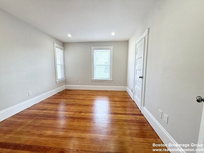 71 Saxton St