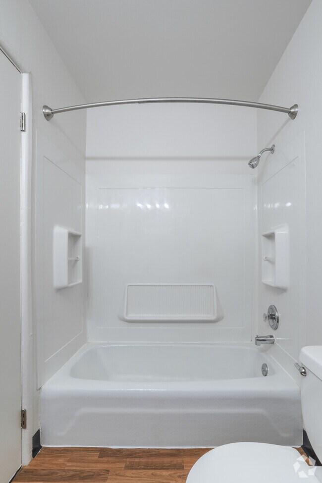 2 BR, 2 BA - Bathroom