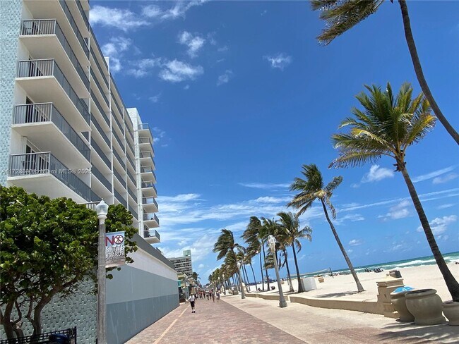 Photo - 400 N Surf Rd Condo Unit # 701