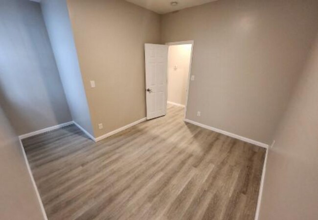 Photo - 348 W Queen Ln Unit 1A