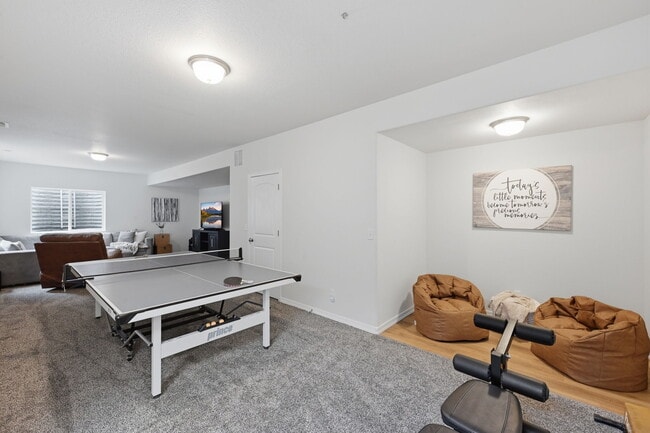 Photo - 8258 Sprague Way