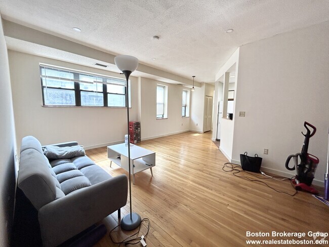 Building Photo - 79 Gainsborough St Unit 302 Rental