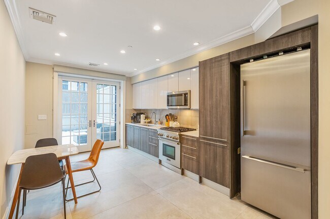 Photo - 808 Washington St