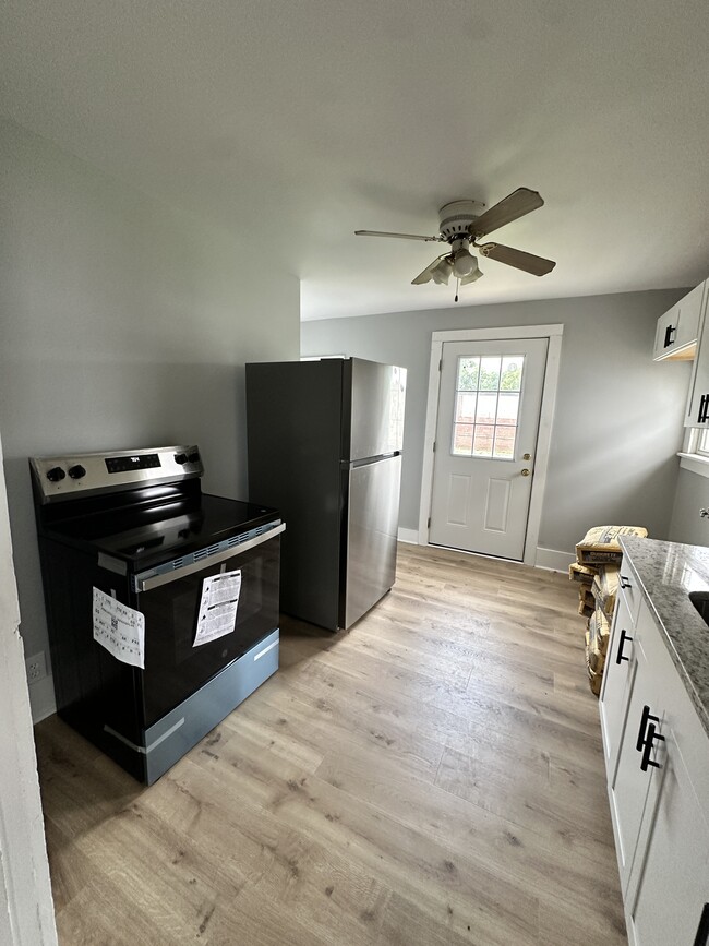Photo - 2309 Elbe Ave