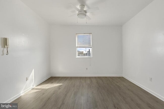 Building Photo - 2223 S 15th St Unit 3