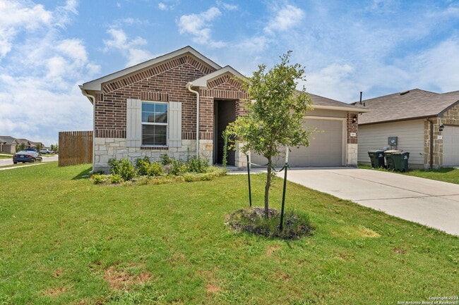 Photo - 140 Fireoak Dr