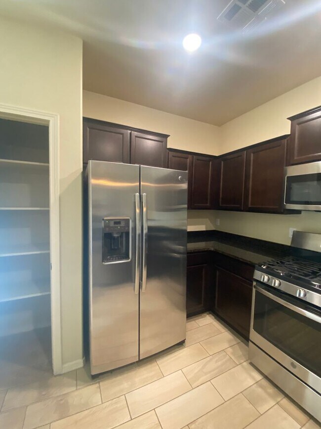 Photo - Beautiful 3 Bedroom 2.5 Bathroom House Ava...