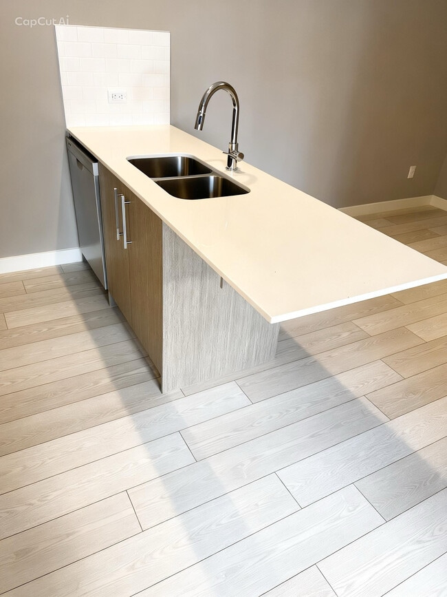 Photo - 310-615 15 Ave SW