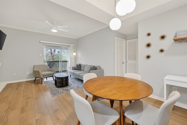 Photo - 4041 Drake St Unidad 109