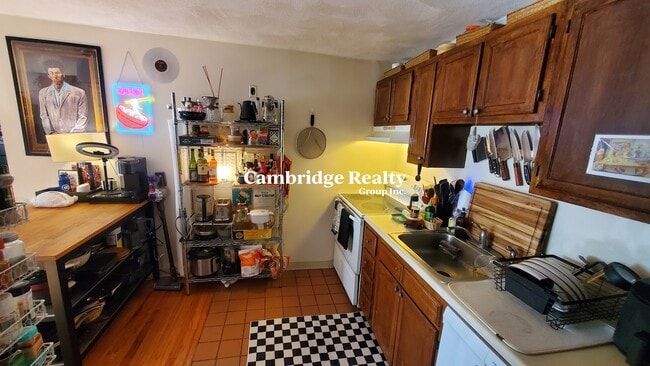 Building Photo - 245 Kelton St Unit 24B