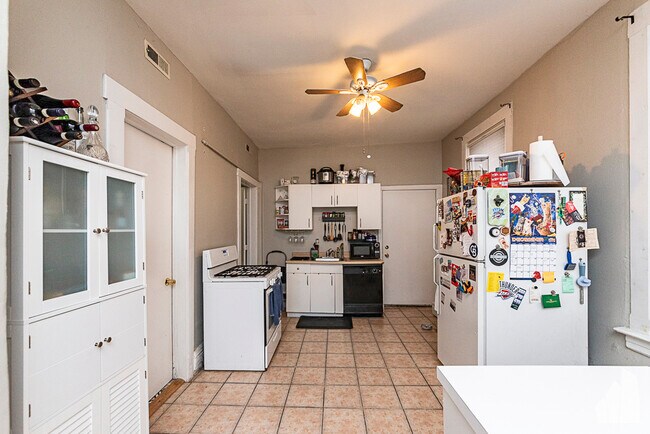 Photo - 2117 N Winchester Ave Unit 2F