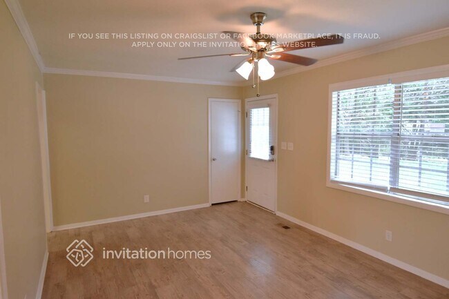 Photo - 110 Woodglen Ct