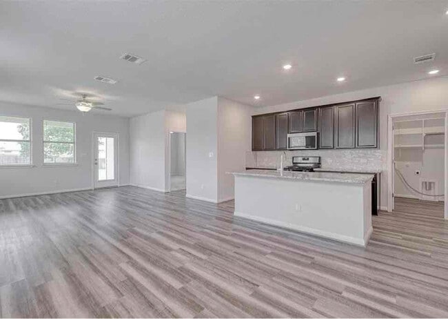 Photo - 128 Tucana St