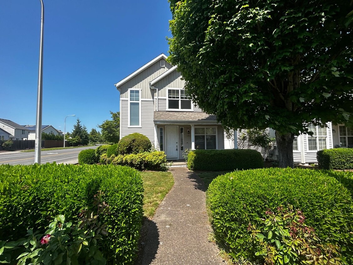 3 Bedroom Beaverton Home with A/C! - 3 Bedroom Beaverton Home with A/C!