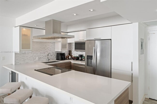 Building Photo - 5838 Collins Ave Rental