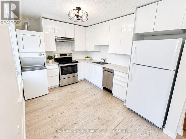 Photo - 151 Lottridge St