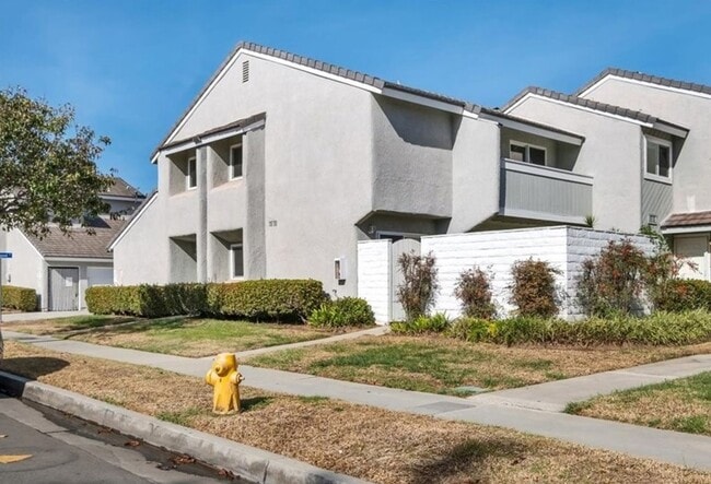 Photo - Beautiful 3 bed / 2.5 bath Townhome with Patio and 2 car garage in Huntington Beach