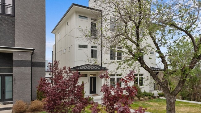 Photo - Nashville. Spotless & never been lived in ...