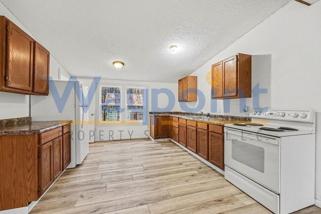 Building Photo - 4639 N Vickeryville Rd