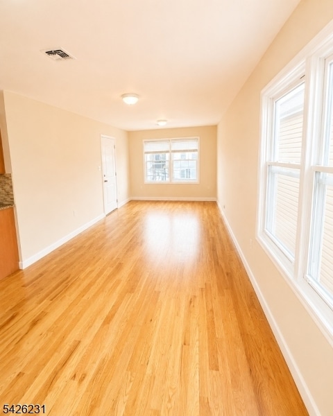 Photo - 1028 Bond St