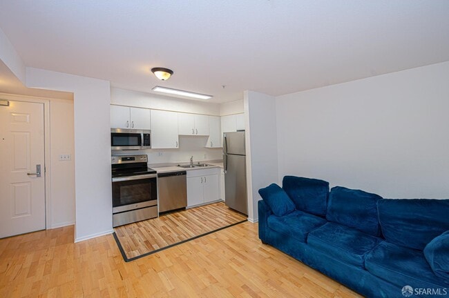 Building Photo - 8400 Oceanview Terrace Rental