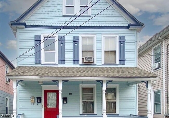 Building Photo - 19 Sylvan Pl