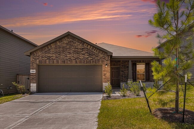 Photo - 240 Seven Pnes Dr House