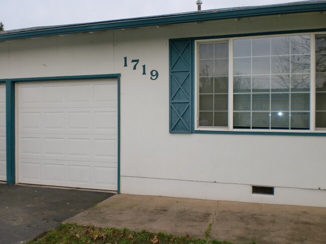 Photo - 3 Bed 2 Bath House