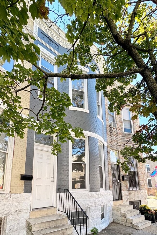 Photo - Charming 3-Bedroom Townhome with Classic C...