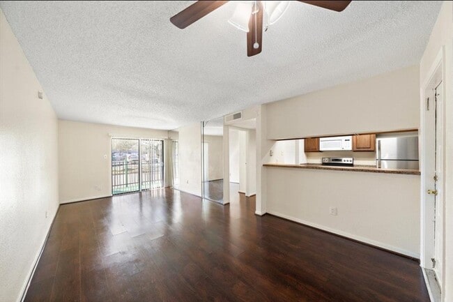 Building Photo - 2818 S Bartell Dr Unit 4 Rental