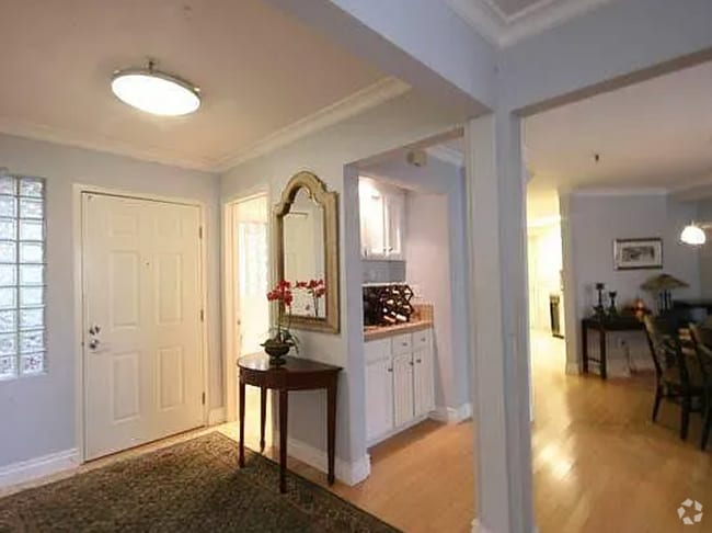 Building Photo - 365 Forest Ave Unit 2D Rental