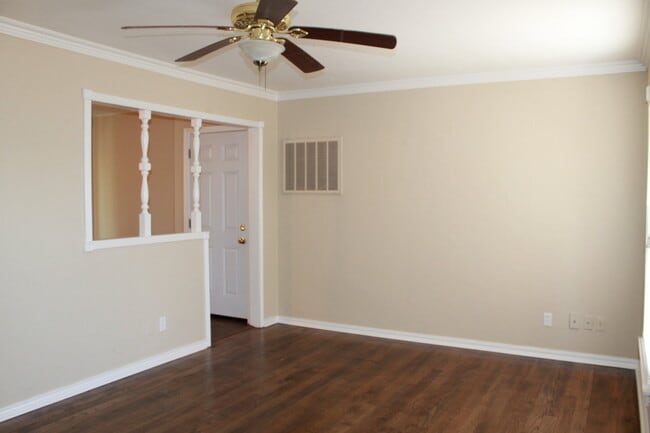 Photo - 207 E Rickenbacker Dr
