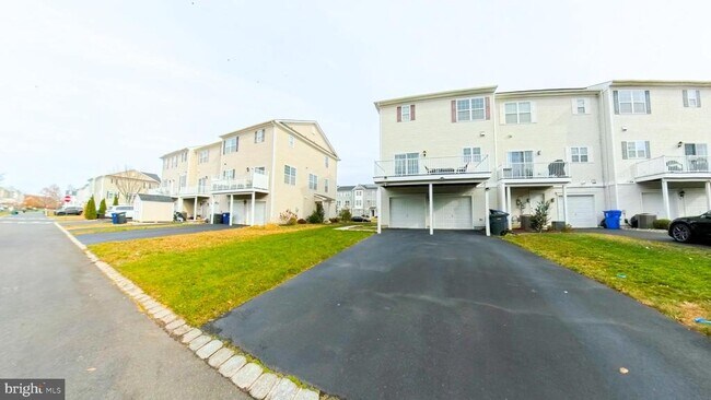 Photo - 33 Mountie Ln