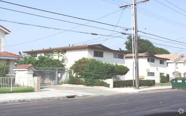 Photo - 9549-9555 Cortada St